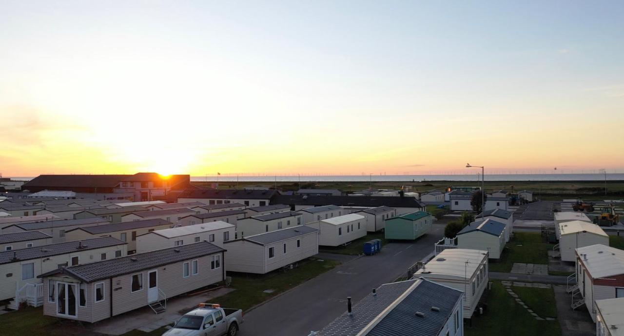 Cozy Private Static Caravan At Llyons Robin Hood - Silver Birch Way 11 Villa Rhyl Exterior photo