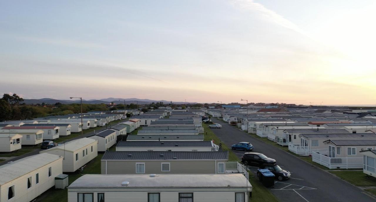 Cozy Private Static Caravan At Llyons Robin Hood - Silver Birch Way 11 Villa Rhyl Exterior photo