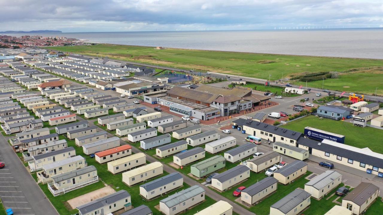 Cozy Private Static Caravan At Llyons Robin Hood - Silver Birch Way 11 Villa Rhyl Exterior photo