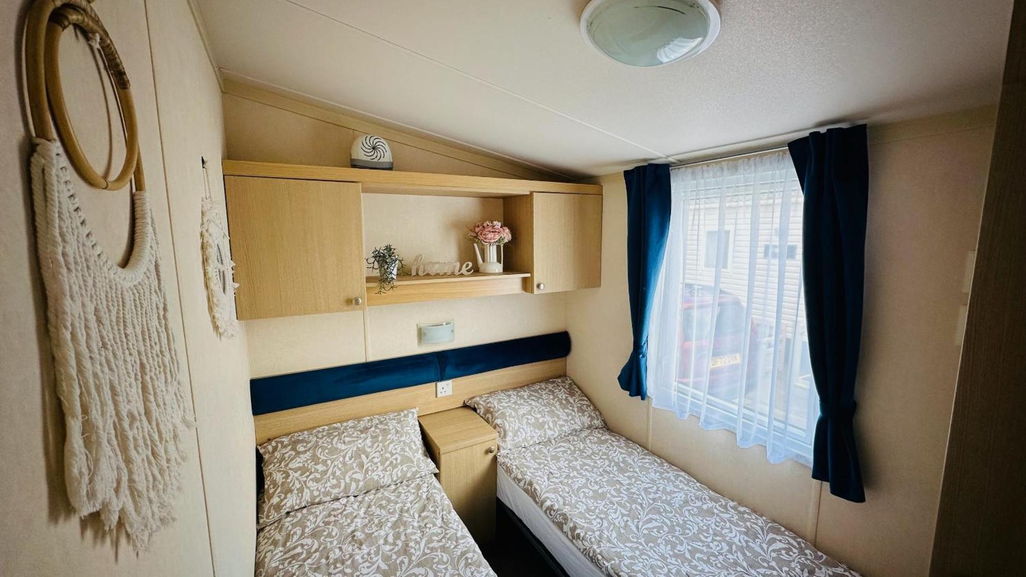 Cozy Private Static Caravan At Llyons Robin Hood - Silver Birch Way 11 Villa Rhyl Exterior photo